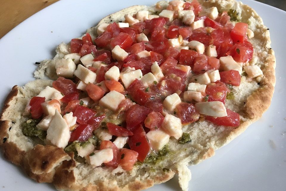 Tomate-Mozzarella-Fladenbrot