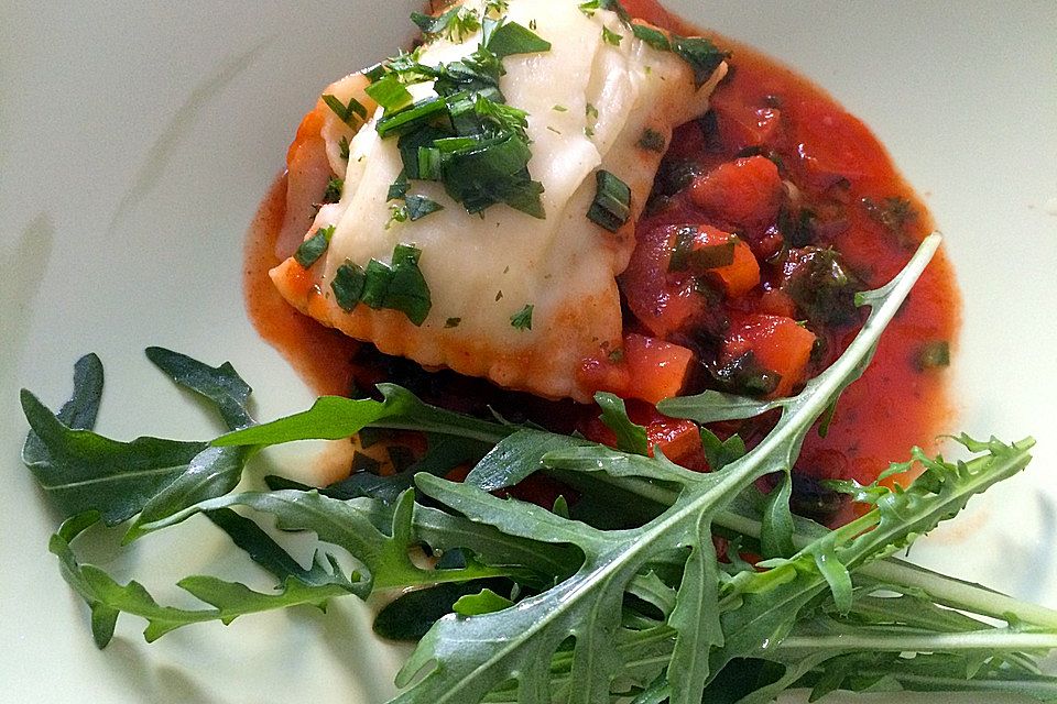 Maultaschen mit Tomaten-Kräutersauce und Bärlauch