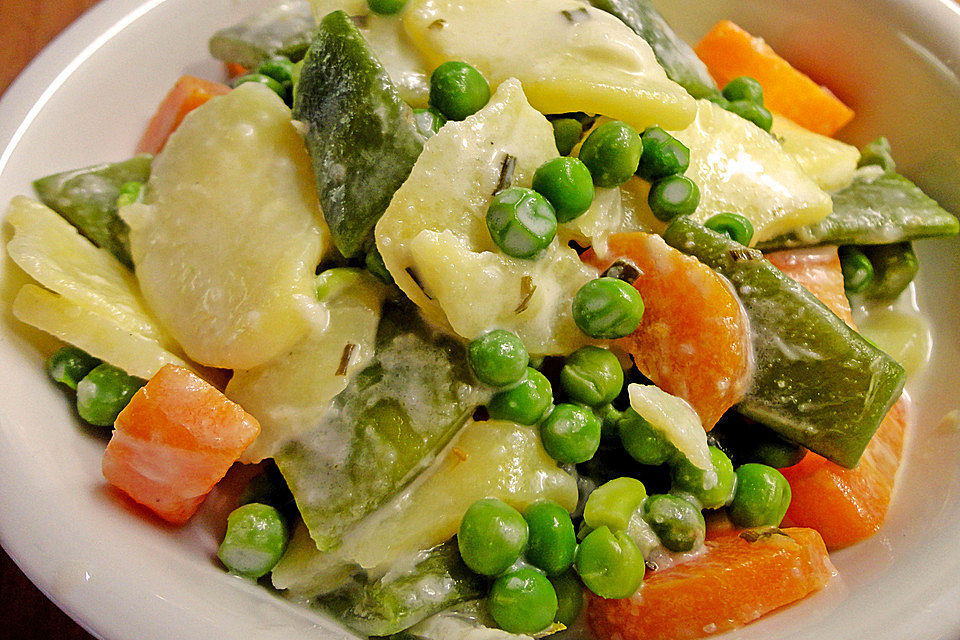 Kartoffelsalat mit Erbsen und Bohnen