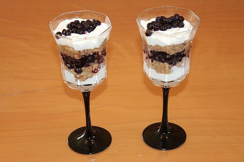 Quarkcreme mit Mandeln und Heidelbeeren