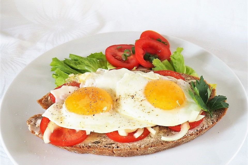 Tomatenbrot mit Spiegelei Tomatenbrot mit Spiegelei