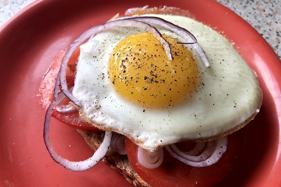 Tomatenbrot mit Spiegelei Tomatenbrot mit Spiegelei