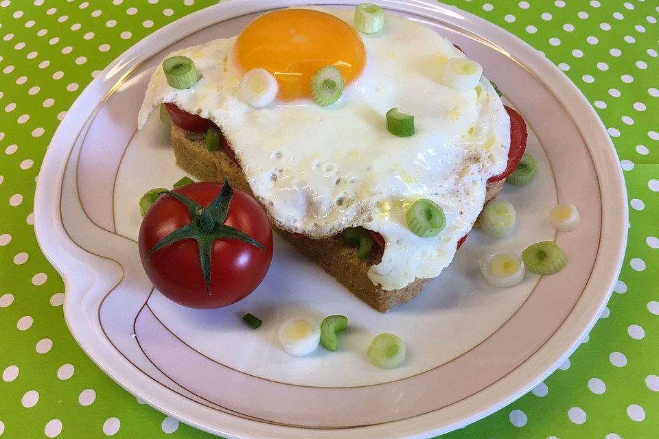 Tomatenbrot mit Spiegelei Tomatenbrot mit Spiegelei