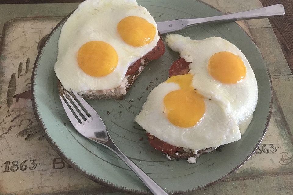 Tomatenbrot mit Spiegelei Tomatenbrot mit Spiegelei