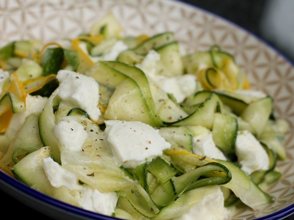 Zitroniger Zucchini- Mozzarella Salat von toniriel | Chefkoch