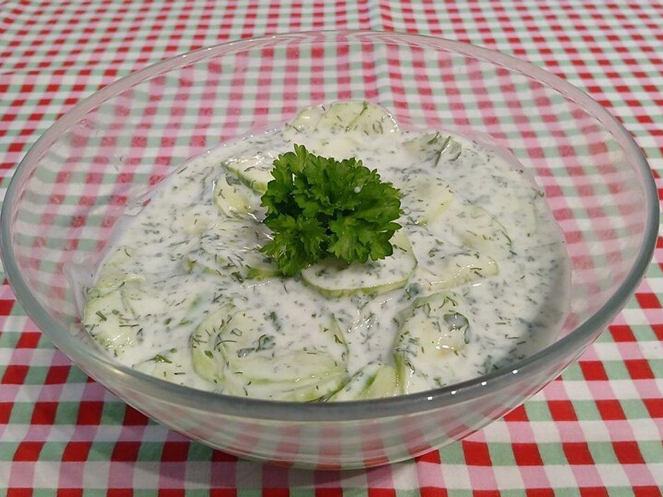 Gurkensalat mit Joghurt-Dillsauce von patty89| Chefkoch