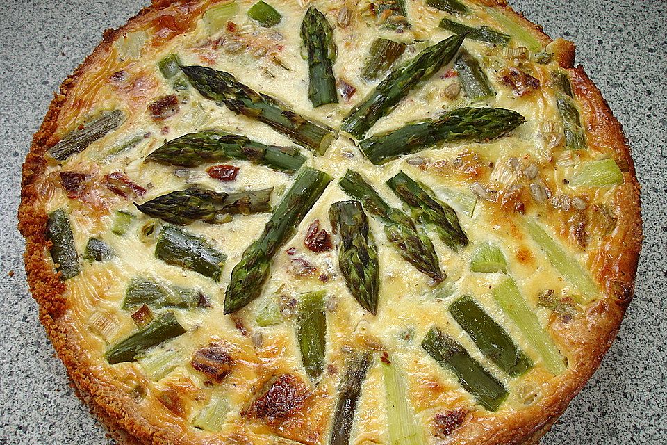 Quiche mit grünem Spargel