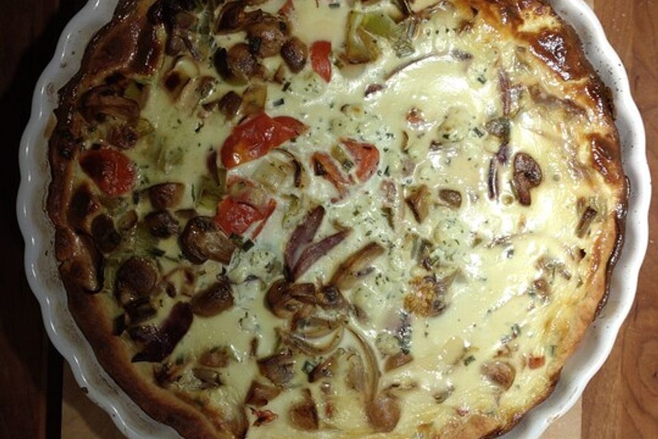 Quiche mit Champignons, Lauch und Tomaten