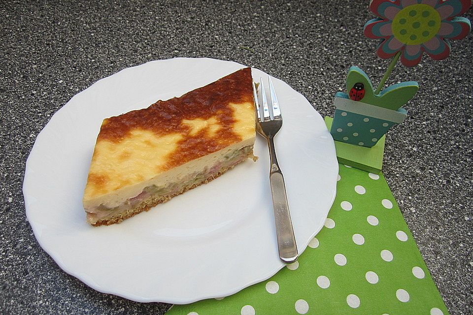 Rhabarberkuchen mit Puddingguss