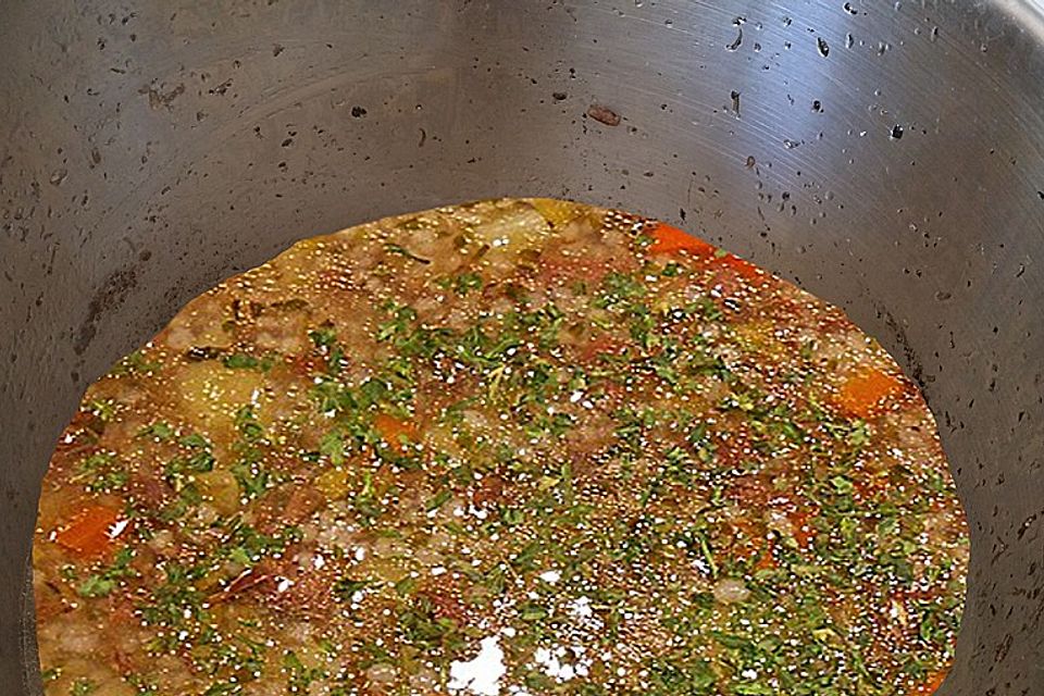 Rudis Graupensuppe mit Gemüse und Rindfleisch