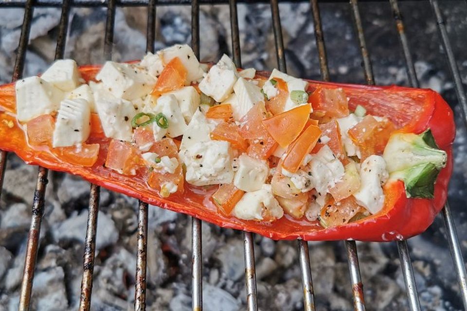 Gegrillte Paprika mit Schafskäsefüllung