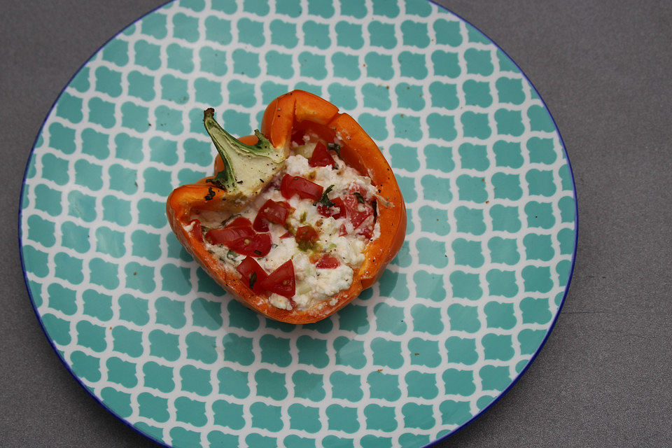 Gegrillte Paprika mit Schafskäsefüllung