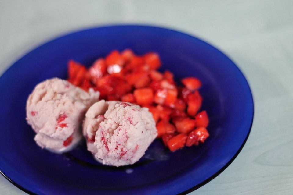 Low Carb Protein-Eis  Joghurt & Cherry