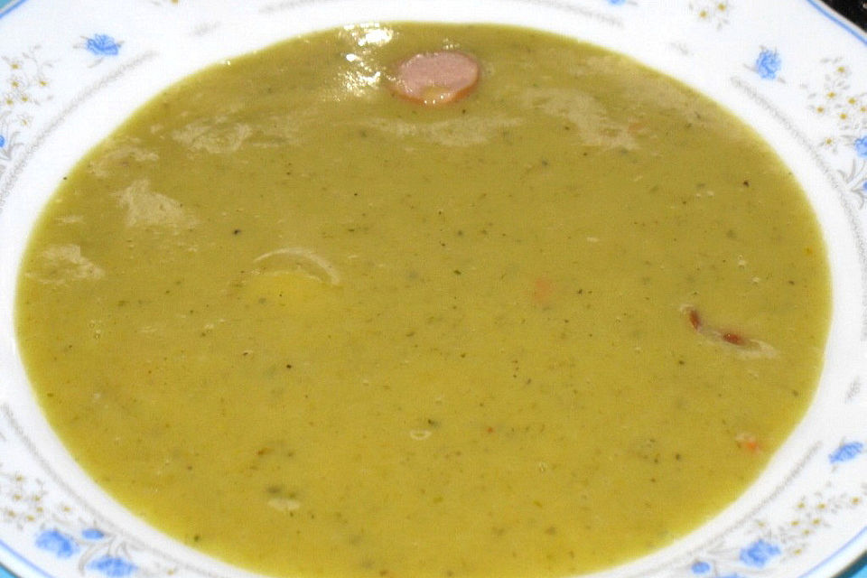 Kartoffel-Senf-Suppe mit Würstchen