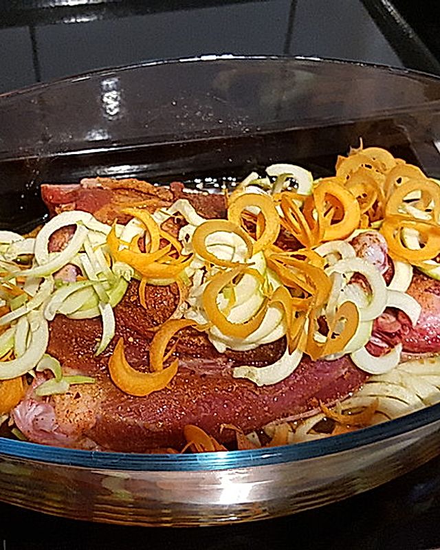 Putenoberkeule aus dem Ofen mit einer kräftigen Rotweinsauce