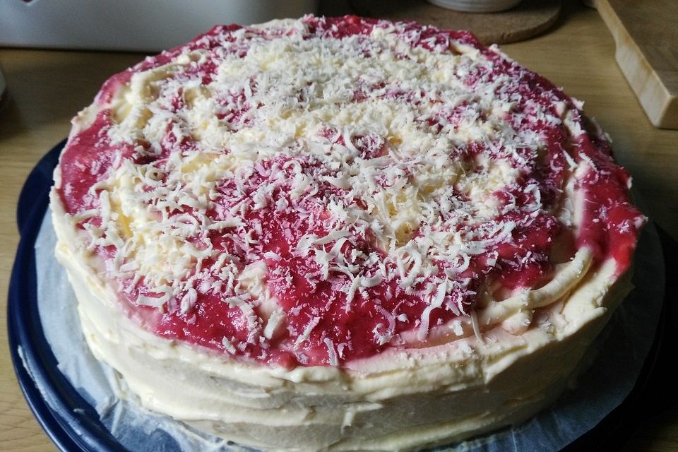 Erdbeer-Spaghettieis-Torte