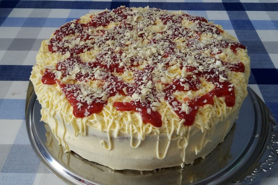 Erdbeer-Spaghettieis-Torte