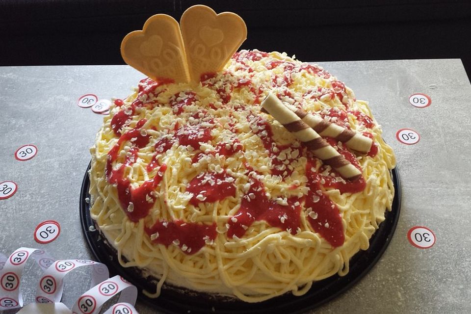 Erdbeer-Spaghettieis-Torte