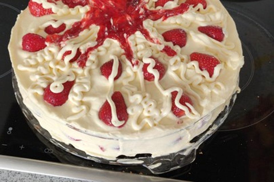 Erdbeer-Spaghettieis-Torte