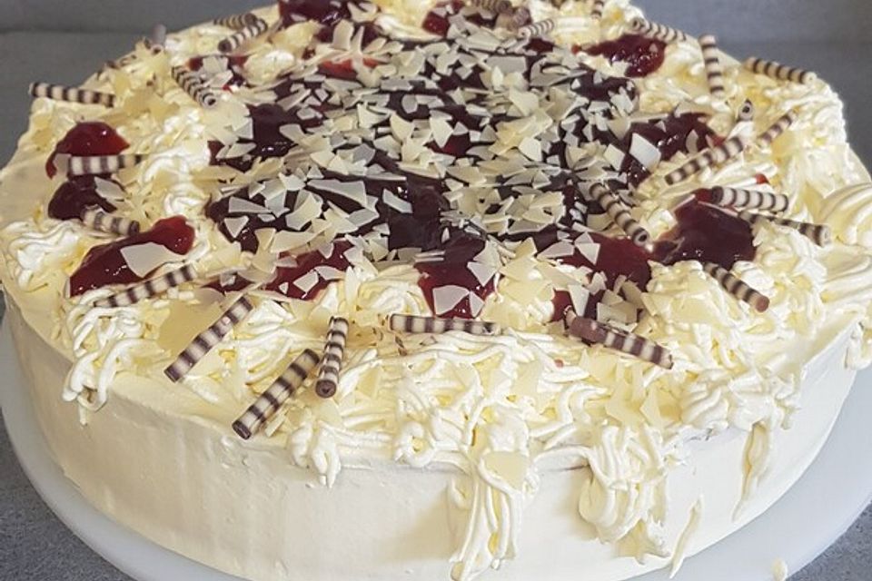 Erdbeer-Spaghettieis-Torte