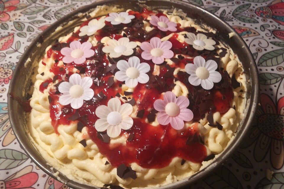 Erdbeer-Spaghettieis-Torte