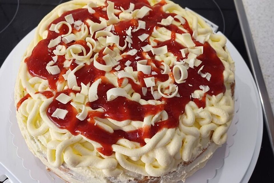 Erdbeer-Spaghettieis-Torte