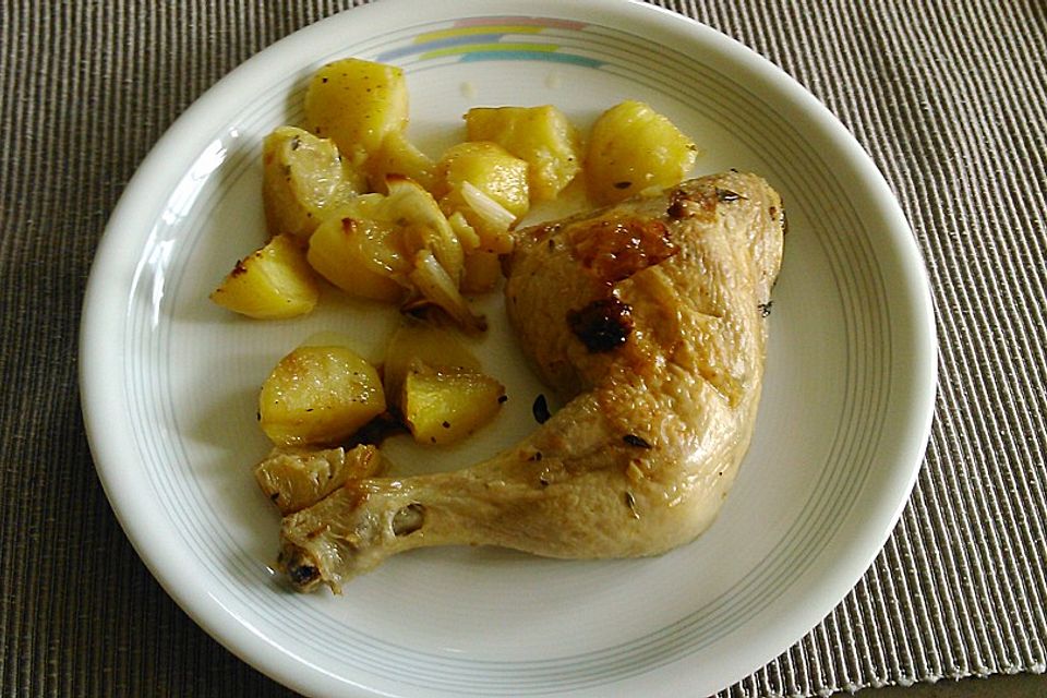 Hähnchen mit Kartoffeln im Backofen