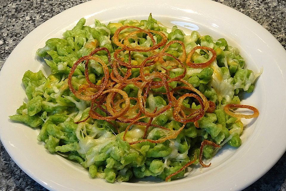 Bärlauch-Käsespätzle mit Röstzwiebeln