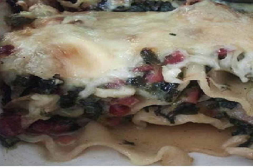 Spinat-Pilz Lasagne mit Zwiebeln und Schinken