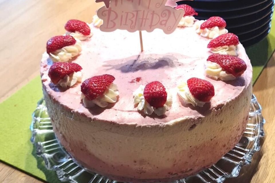 Cookys Erdbeermoussetorte