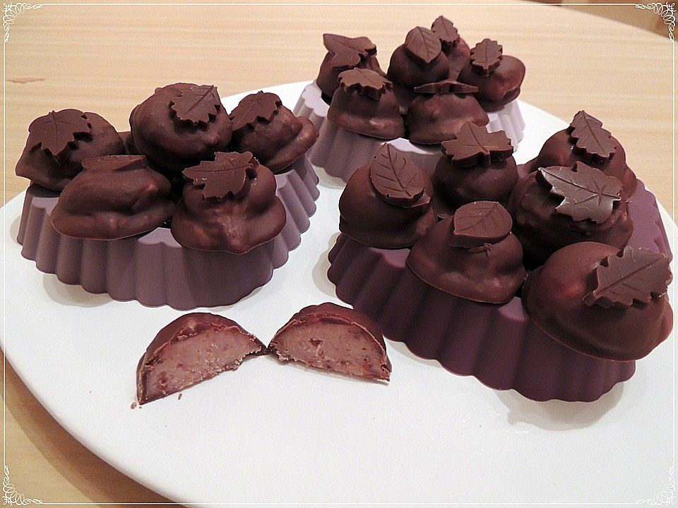 Erdbeerpralinen im Schokoladenmantel von Jummeluff| Chefkoch