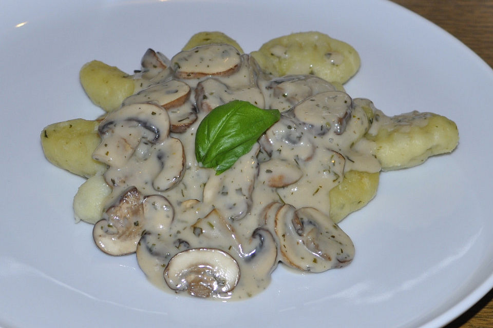 Bärlauchgnocchi mit feiner Champignon-Lauch-Rahmsoße