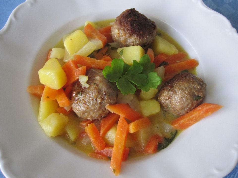 Hackklößchen mit Kartoffeln und Karotten von riga53| Chefkoch