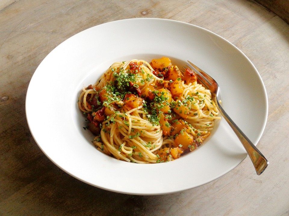 Spaghetti mit Kartoffeln und sonnengetrockneten Tomaten von Paco1307 ...