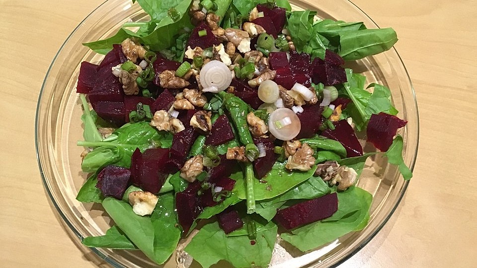 Spinatsalat mit Roter Bete und fruchtigem Johannisbeerdressing von ...