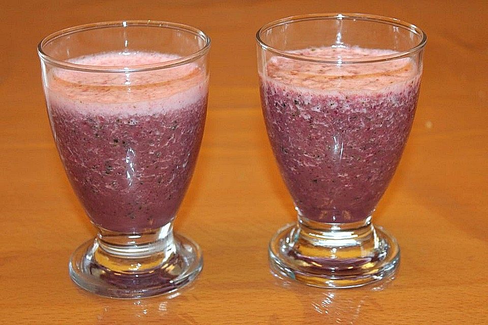 Smoothie mit Gurke, Spinat und roter Bete