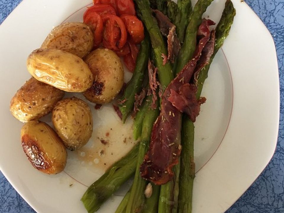 Gebratener grüner Spargel mit Sardellen und Bacon von Bienenköchin ...