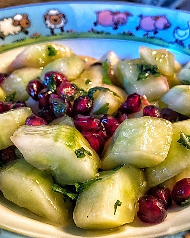 Persischer Granatapfel-Gurkensalat