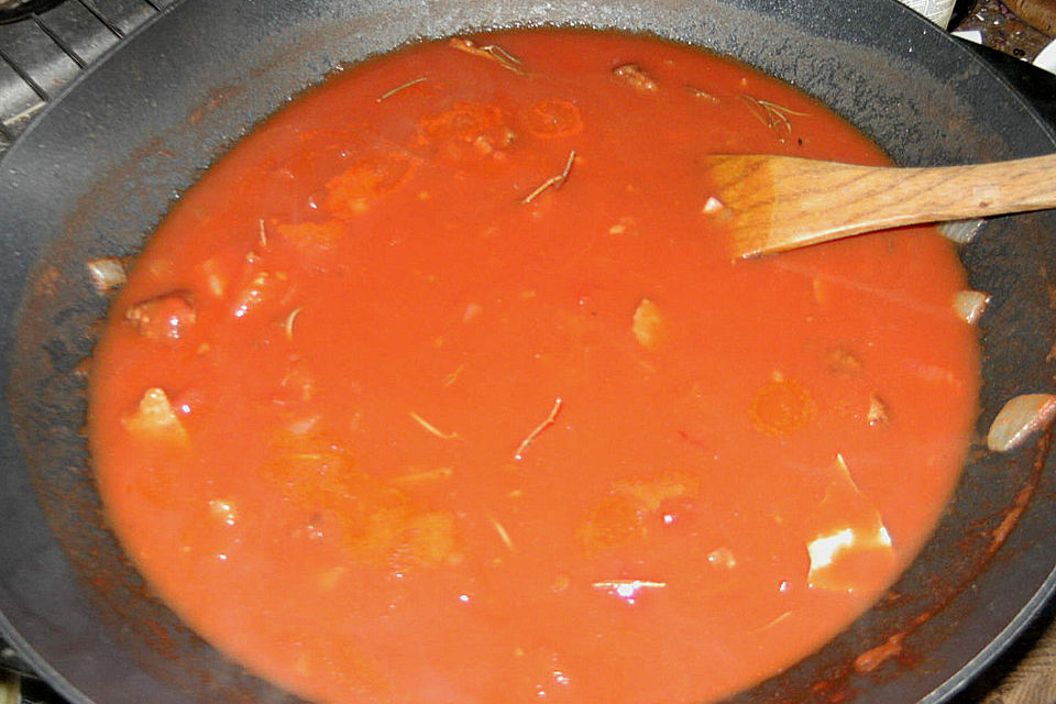 Rustikale Tomatensuppe aus dem Wok