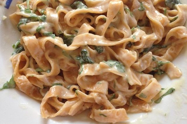 Tagliatelle mit Rucola-Käse-Sauce von Rebecstar| Chefkoch