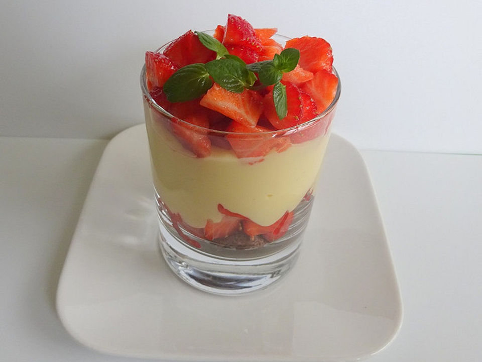 Vanillepudding mit Erdbeeren und Cookies von Pasta-Pasta| Chefkoch