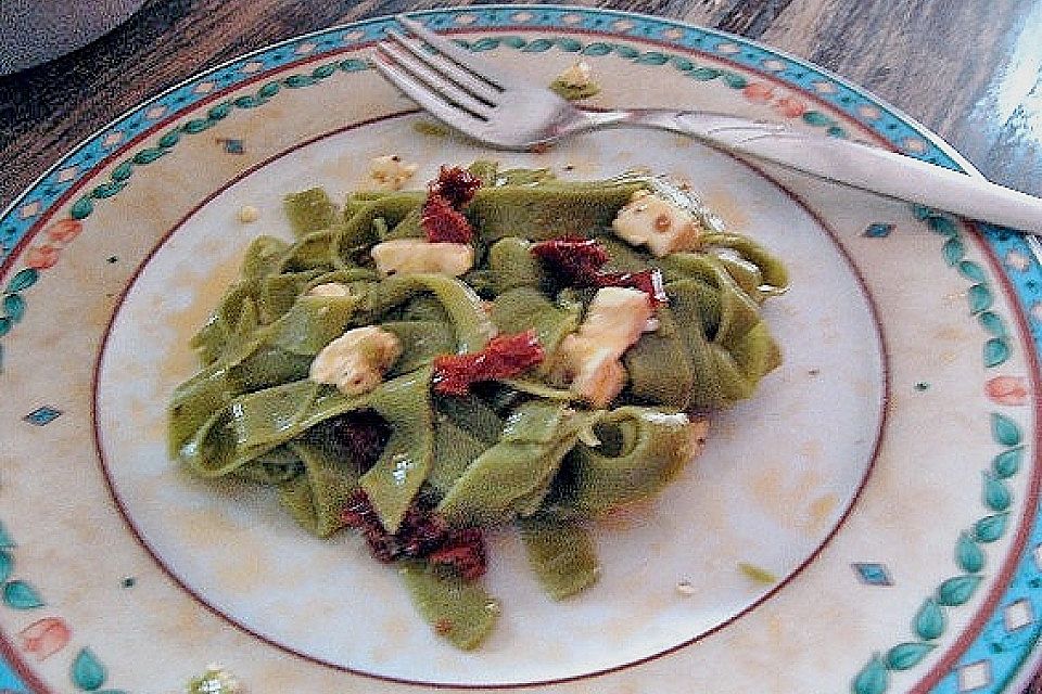 Pasta mit Feta und getrockneten Tomaten