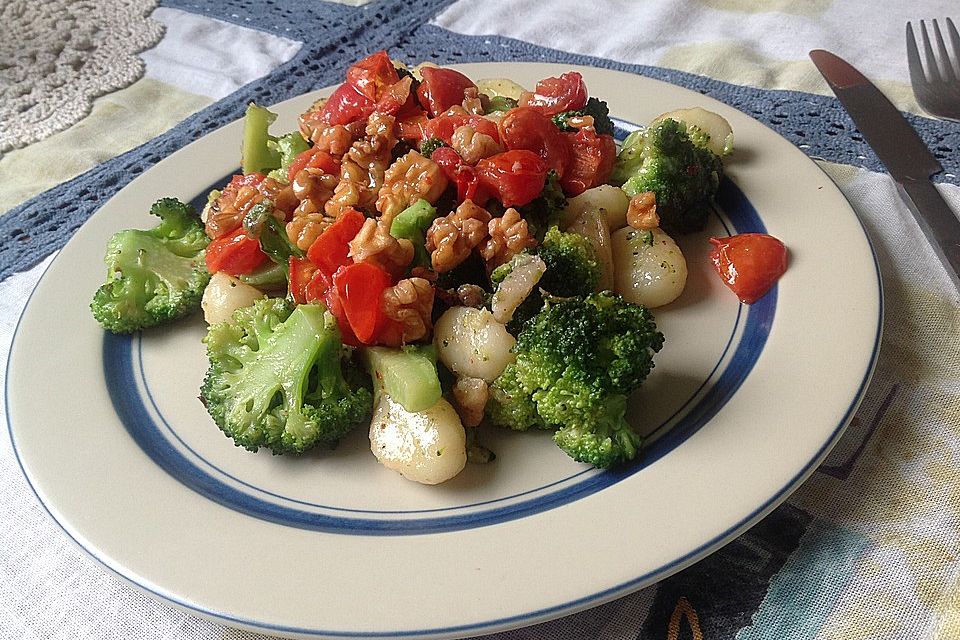 Brokkoli-Gnocchi mit nussig-süßer Überraschung