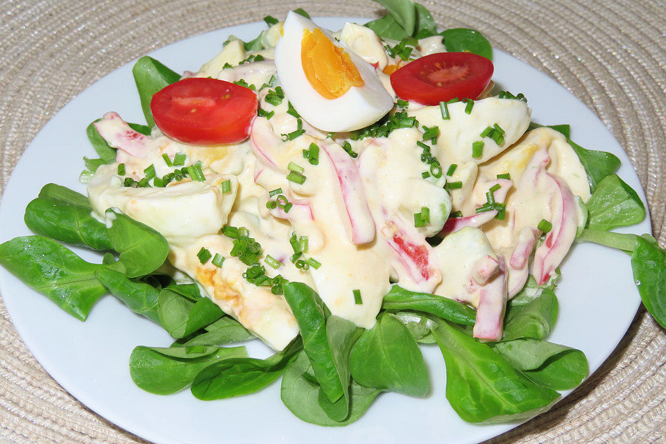 Bunter Eiersalat mit Avocado