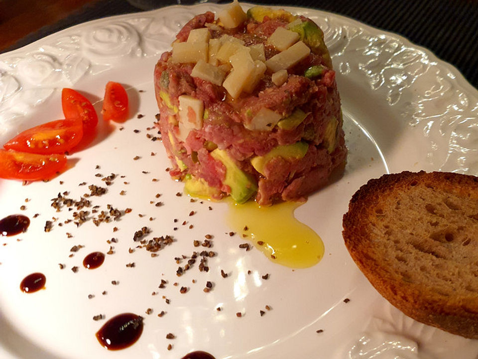 Tatar mit Avocado, Parmesan und Trüffelöl von waika| Chefkoch