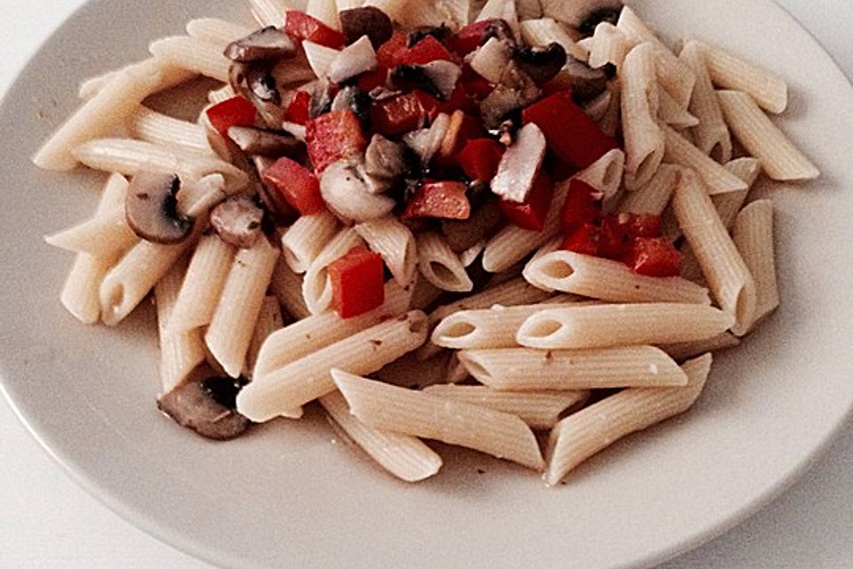 Penne mit Pilzen und Paprika