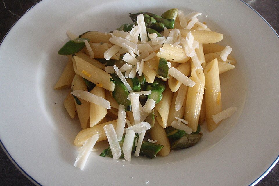 Spargel-Pasta mit feinem Orangenaroma