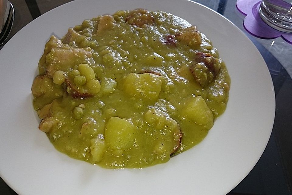 Erbsensuppe mit Kasseler und Speck