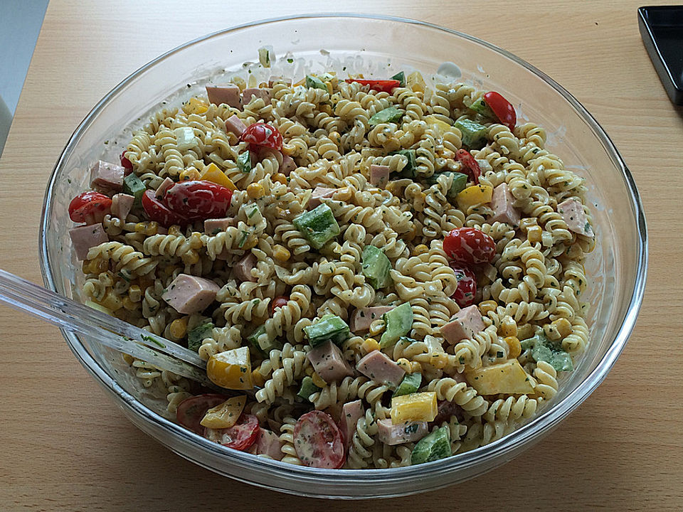 Frischer Nudelsalat mit viel Kräutern von Blocki79| Chefkoch