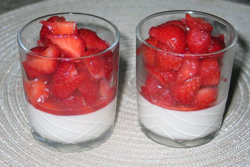 Erdbeer-Panna-Cotta